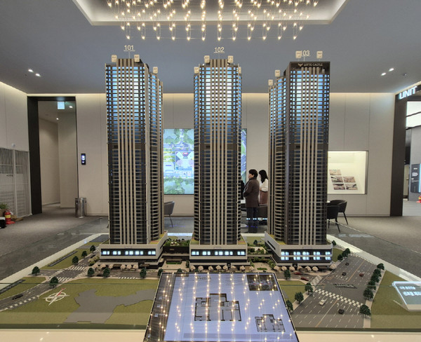 보도자료-이천 안흥동 신주거지 초고층 랜드마크 ‘이천롯데캐슬3차 센트럴페라즈 스카이’.jpg