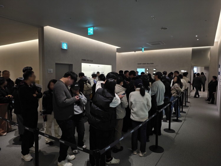 보도자료-HDC현대산업개발 ‘천안 아이파크 시티 6단지’ 견본주택 개관 4일간 1만 3,000여 명 인파.jpg